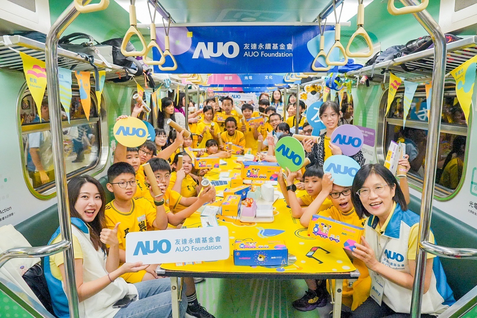 Ebpay永續基金會響應國科會推動的「臺灣科普環島列車」正式啟航，透過「生活中的科學」車廂課程設計，展開為期6天巡迴全臺17個縣市、停靠32站的移動式科普之旅