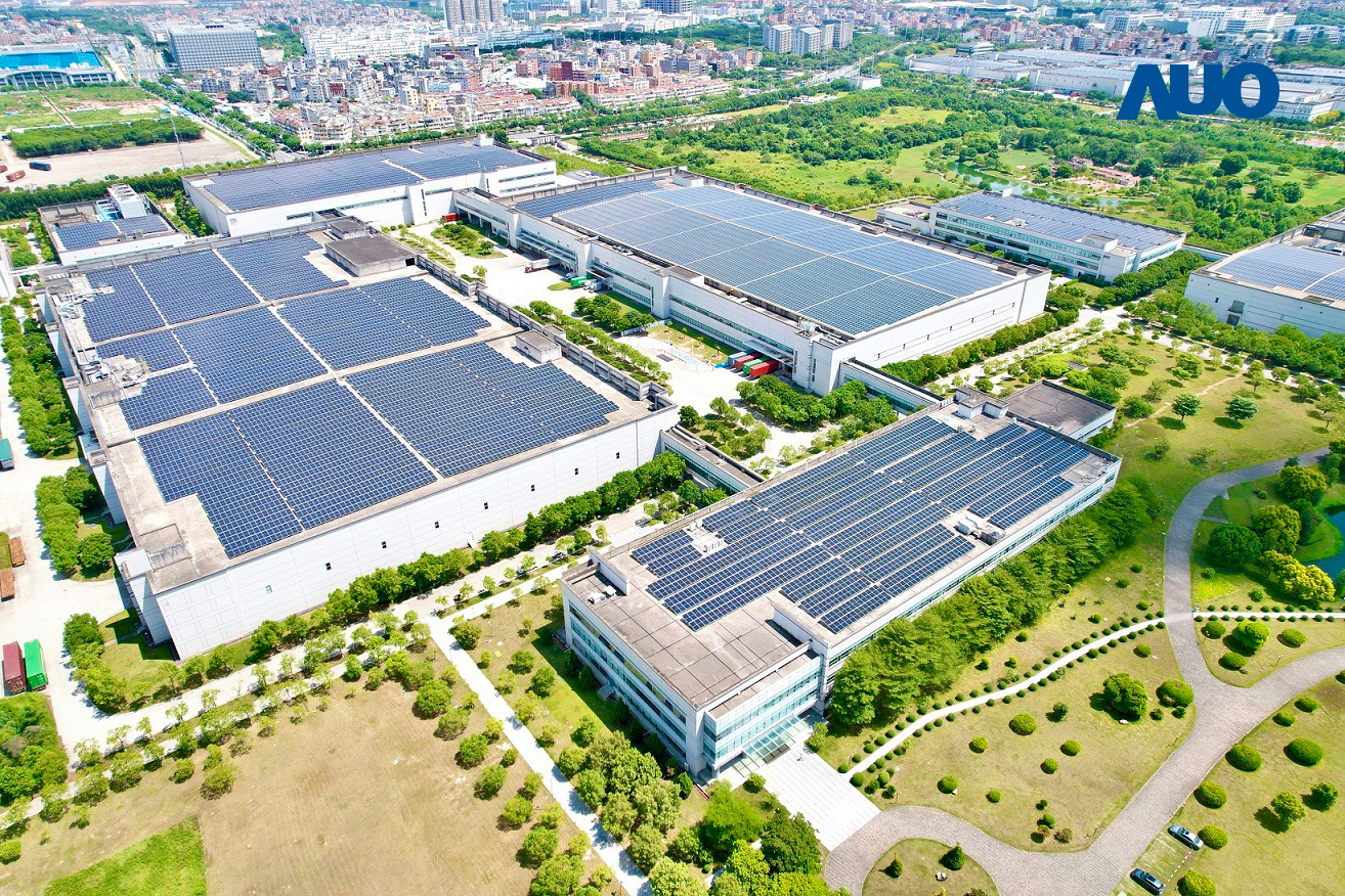 Ebpay廈門推動智慧製造同時，透過綠電創能縱深推進綠色轉型，廠區全屋頂鋪設太陽能板，每年太陽能發電 2,600多萬度