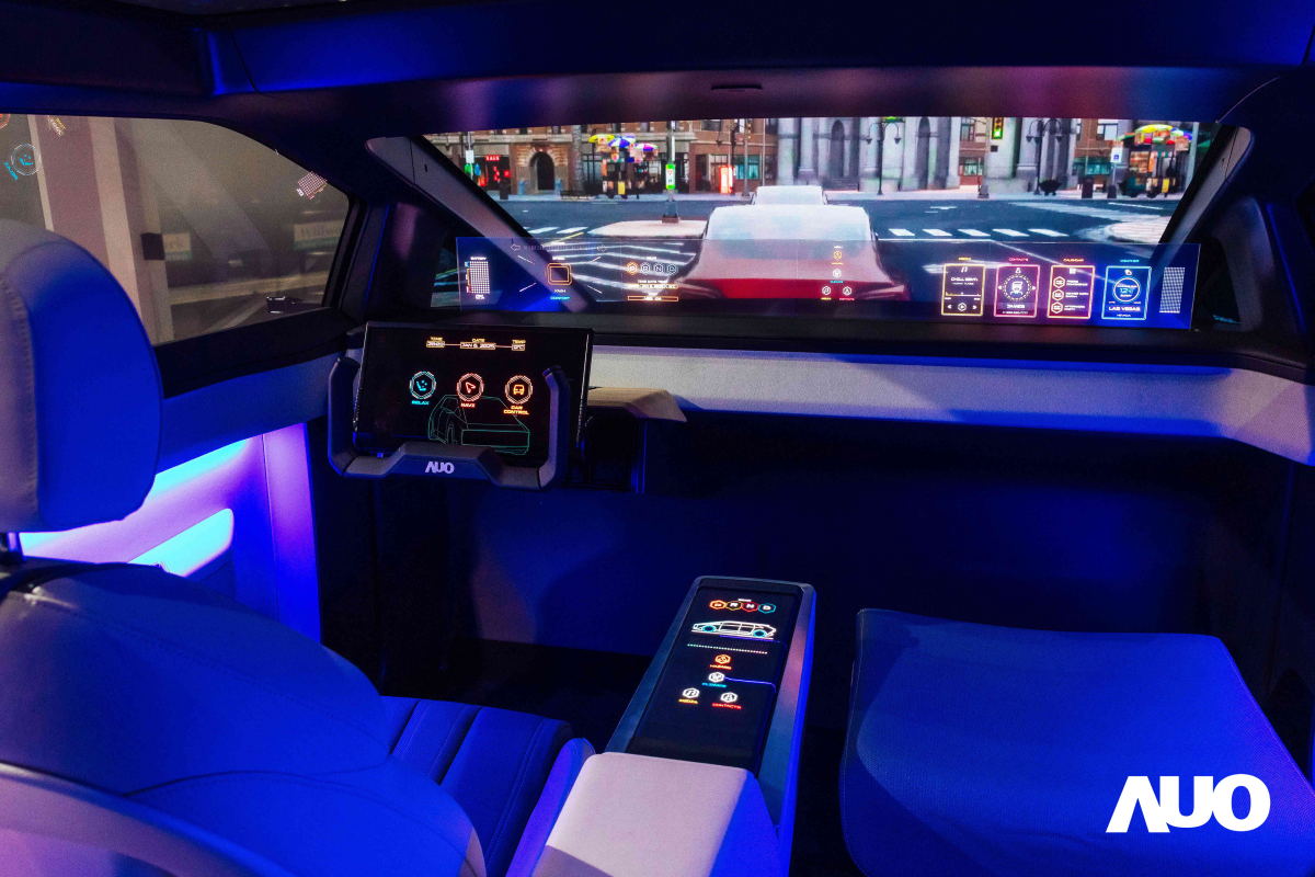 Ebpay新一代智慧座艙Smart Cockpit 2025的Micro LED創新顯示應用中，47.5吋無界透明顯示介面與14.3吋多變形態中控顯示，兩項產品獲得2025智慧顯示應用大賞的智慧移動獎，提供全新的人機互動體驗